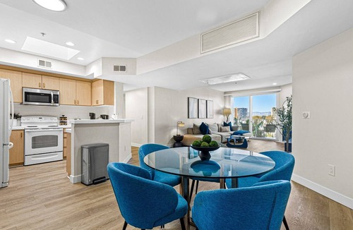 Marina del Rey Apartment | Nautilus' Waterfront Retreat Full Marina View, Walk to Beach Pool hot tub Sauna