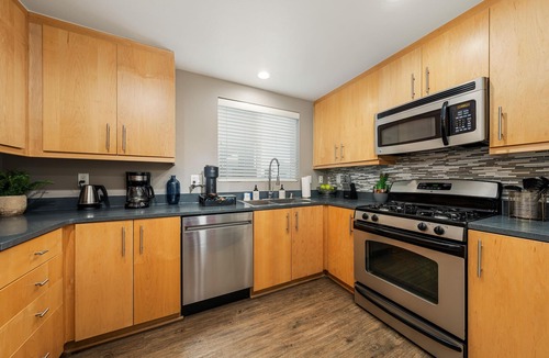 Marina del Rey Apartment | Navagio' Penthouse Floor Private Rooftop High Ceiling Marina View Pool Gym Sauna