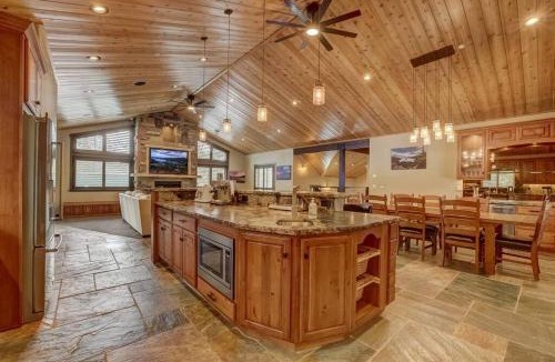 Tahoe Paradise House | Navahoe Nest - Large Luxury Home w Hot Tub