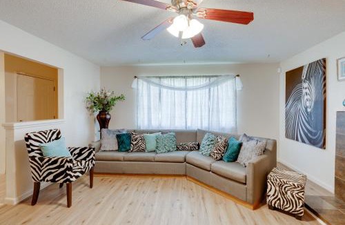Roosevelt House | Near Airport & Dtwn: Breezy Fresno Home!