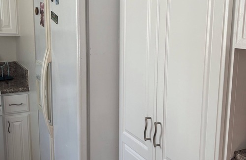 Adams House | Near Beach & Shops Budget Private Room Stay