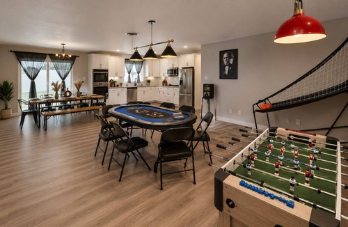 Paradise Villa | Near convention center! 5 Stars Family Villa 6BR Game room! BIG backyard!