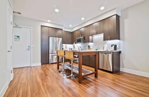 Shoreline West Apartment | near G00gle HQ 1 BR | Kitchen + W/D | Pool + Gym