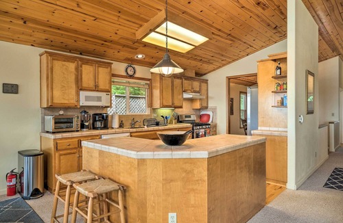 Mi-Wuk Village House | Near Hiking: Home w/Deck in Twain Harte!