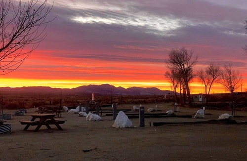 Olancha RV Rental | Near Mt. Whitney Lakeside RV site#14 Lake Olancha
