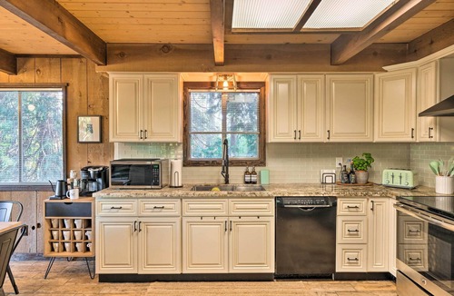 Twain Harte Cabin | Near Trails: Cabin w/2-Level Deck in Twain Harte