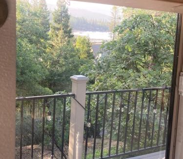 Bass Lake House | Near Yosemite Bass Lake Cabin with Hot Tub, Lake View, Pet Friendly