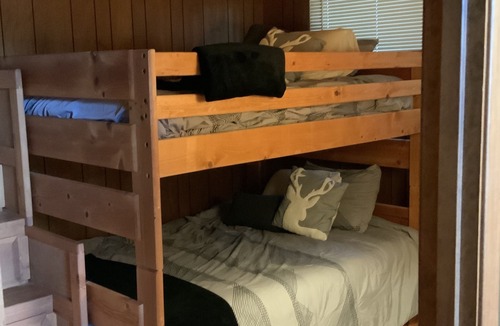 Groveland Cabin | Near Yosemite. Cabin a Good Time-Pine Mountain Lake