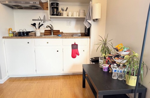 Fremont House | nEnjoyable private entry unit with private bathroom, kitchen, washer and dryern
