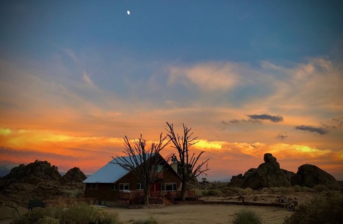 Lone Pine House | Nestled in nature with views of the Alabama Hills, Sierras and Inyo Mountains