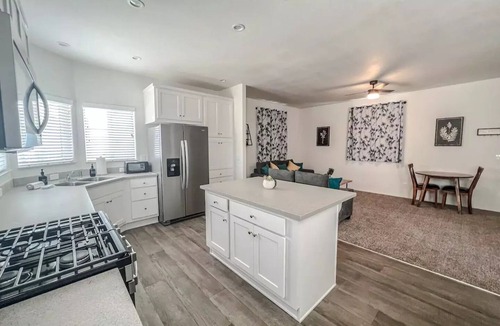 Sunridge Estates House | New! 5 Min to Casinos/River/Lake Mohave - Sleeps 8
