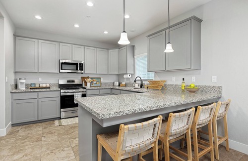 Visalia House | New! 5BR Vacation Home Near Sequoias, Hot Tub, BBQ, EV