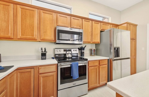 Desert Palms House | NEW! Beautiful, Sun City 2bd 2ba 1624sf home, amenities, golf cart & clubs 55+