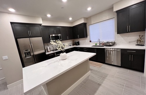 San Ramon House | New built luxury Home: Hiking, Park, Golf, Parking, Near Downtown Restaurants