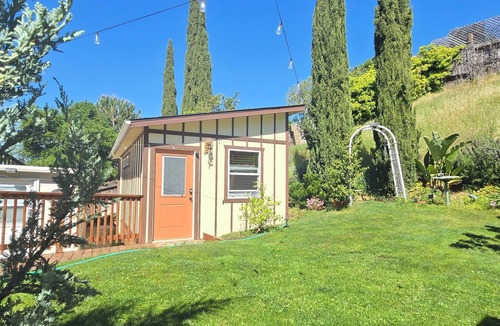 Vallejo Cabin | NEW Dreamy Cozy Little Cabin/Private Entrance/Queen Bed/Fireplace/Big Shower
