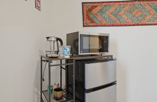 Elk Grove House | NEW! Elk Cove Couple's Basecamp
