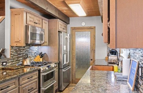 Country Club Estates House | New Hot Tub - Arcade ·2 Fireplaces · Huge Private Yard