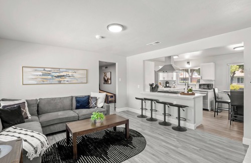 Raisin House | New Hot Tub! Pool, Arcade Games, BBQ, Fire Pit! 5 Bed:3 Bath