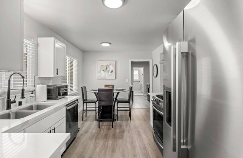 Raisin House | New Hot Tub! Pool, Arcade Games, BBQ, Fire Pit! 5 Bed:3 Bath