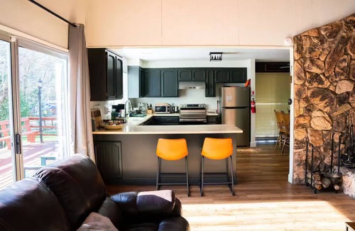 Twain Harte Cabin | NEW Hot Tub, Walk to Town, Lake Access, Fireplace