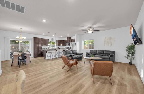 Fernley House | New House Furniture 5TV-20 Min to USA Pkwy/Sleeps13