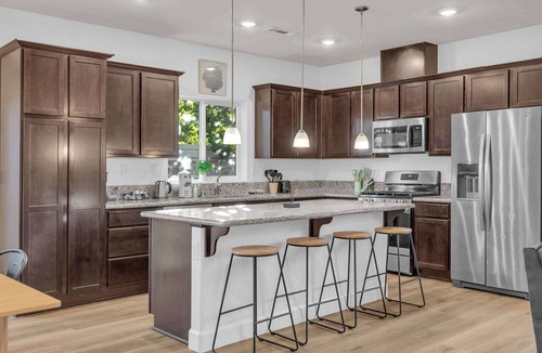 Fernley House | New House Furniture 5TV-20 Min to USA Pkwy/Sleeps13