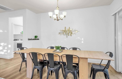 Fernley House | New House Furniture 5TV-20 Min to USA Pkwy/Sleeps13