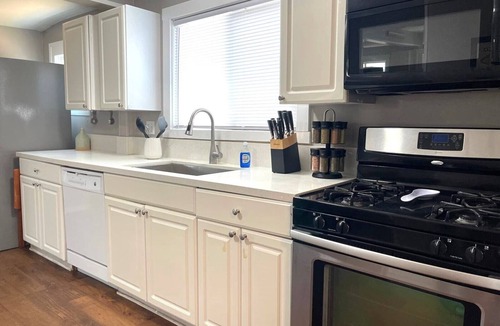 El Cajon House | New List Special! Newly Remodeled Historic Charm 4b - 2b Centrally Located