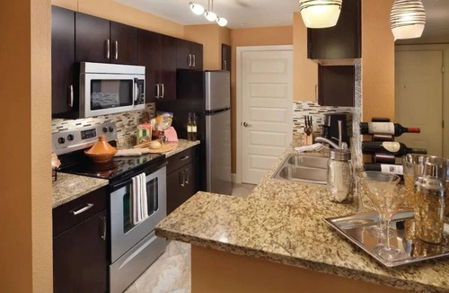 Las Vegas Apartment | NEW LISTING! Holiday Inn Club Vacations *5 STARS* POOL HOT TUB Wi-Fi Fireplace