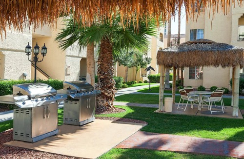 Las Vegas Apartment | NEW LISTING! Holiday Inn Club Vacations *5 STARS* POOL HOT TUB Wi-Fi Fireplace