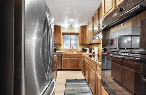 Country Club Estates Ski Chalet | *New Listing* This is a 3 bedroom, 2.5 bathroom home that sleeps 8
