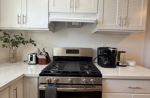 Old Mountain View House | New Lux and Cozy MTV Downtown Traveler's Dream Home