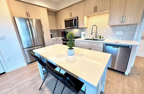 Lake Forest Apartment | New Luxury 1BR Stay in the Heart of Irvine