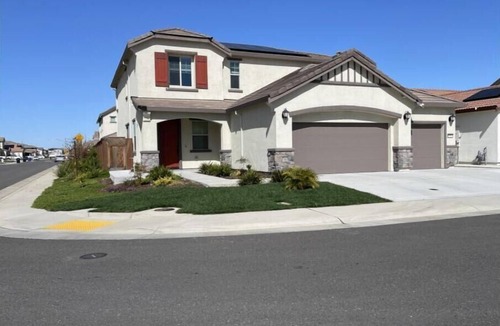 Sacramento House | New Luxury 2,850 Square Feet House with EV Level 2 Charger in Great Location