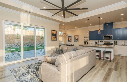 Redding House | *NEW Luxury 4Bdrm Home/Adventure Base Camp*