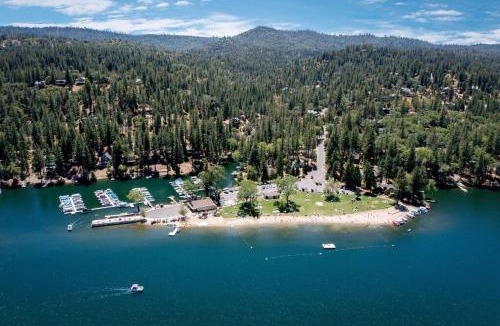 Groveland House | New Luxury 5BR Cabin in Pine Mountain Lake! 1 Minute to Beach! Massage Chair! Close to Yosemite! Perfect for Retreats and Escapes All Seasons!