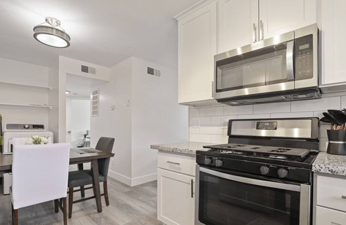 Ceres House | New Luxury Apartment: Lovely 2 beds 1 bath
