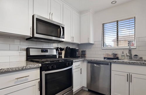 Ceres House | New Luxury Apartment: Lovely 2 beds 1 bath