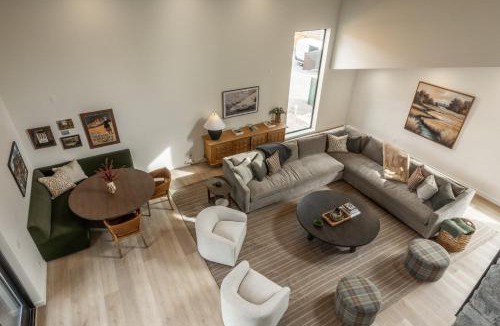 Mammoth Lakes House | New Luxury Free Standing 4BR 4 and a halfBA Home Obsidian Reserve #146 Priv Hot Tub, 2-Car Garage Great Views