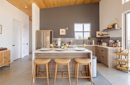 Joshua Tree House | NEW Luxury Modern Home, Fenced Property w Hot Tub, Pool, Outdoor Shower, Arcade