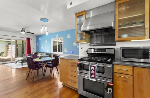 Northwest Anaheim House | NEW Magical Family Fun! 10 Mins to Disneyland, Private Pool/Bounce House!