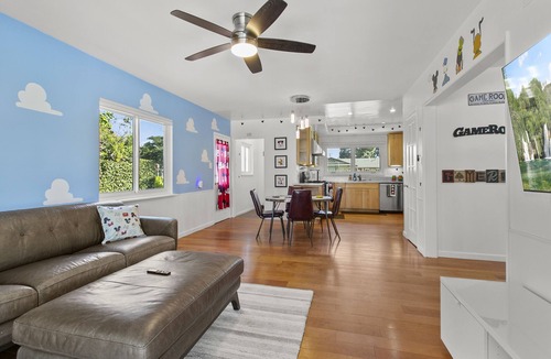 Northwest Anaheim House | NEW Magical Family Fun! 10 Mins to Disneyland, Private Pool/Bounce House!