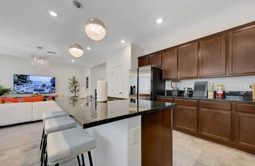 Sovana House | New Modern 6BR Villa - Near Strip - NEW furniture