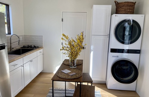 Templeton House | NEW Modern Bungalow In the heart of 46 West Wineries- but in town