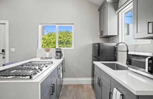 Clarkdale House | New Modern Cozy Guest House Free Parking Pet Friendly