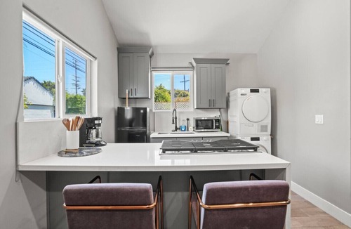 Clarkdale House | New Modern Cozy Guest House Free Parking Pet Friendly