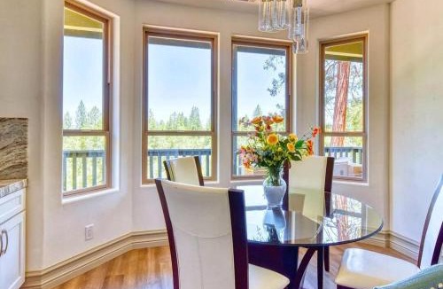 Groveland Villa | New, Modern Home with Playroom, Close to Beach