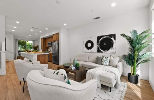 Ralph Bunche House | New Modern townhome three-level in home parking 2+3 bathroom