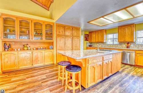 Groveland Cabin | NEW Mountain Escape on Golf Course - 24mi to Yosemite