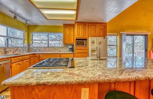 Groveland Cabin | NEW Mountain Escape on Golf Course - 24mi to Yosemite